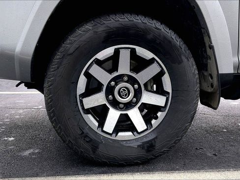Used 2023 Toyota 4Runner TRD Off-Road Premium AWD/4WD image 9