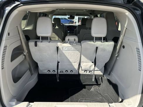 Used 2021 Chrysler Pacifica Touring-L FWD image 20