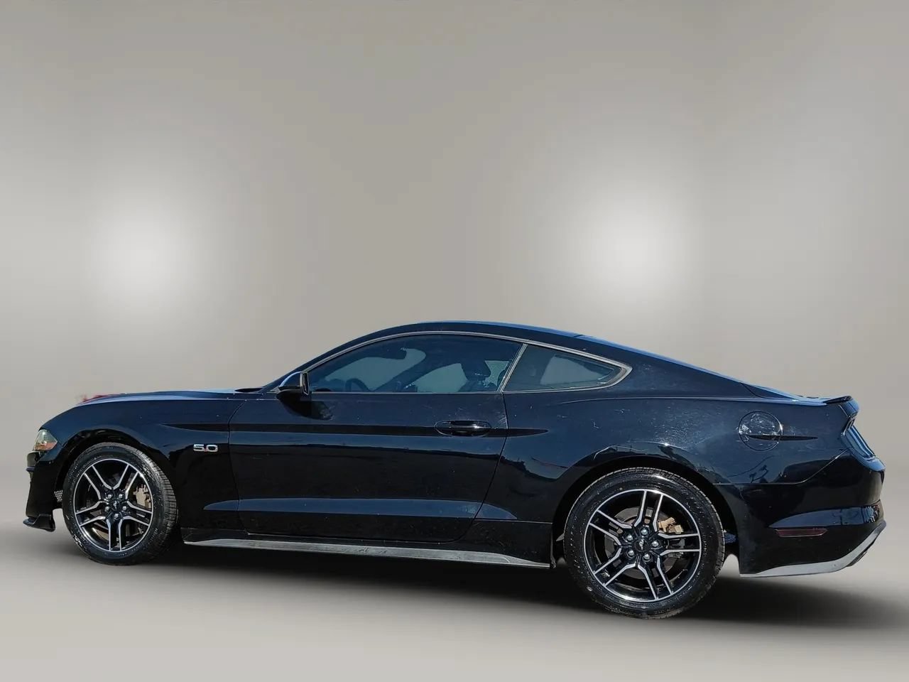Used 2021 Ford Mustang GT RWD image 3