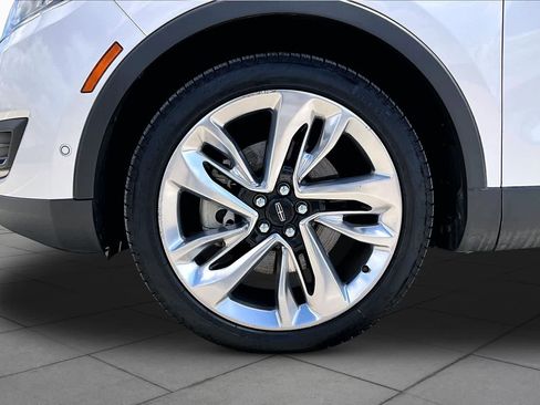 Used 2018 Lincoln MKX Reserve w/ Driver Assistance Package FWD image 11