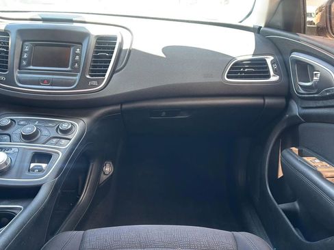 Used 2015 Chrysler 200 Limited w/ Convenience Group image 15