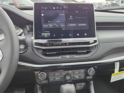 New 2026 Jeep Compass Latitude image 17