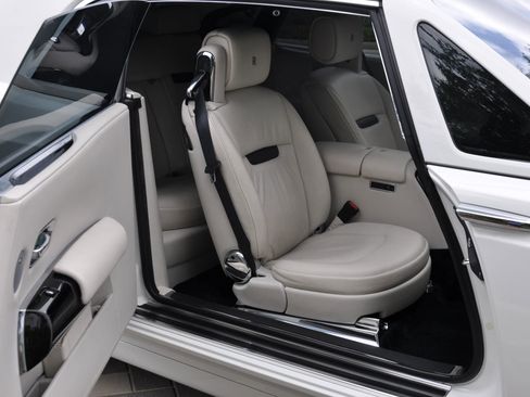 Used 2009 Rolls-Royce Phantom Coupe image 34