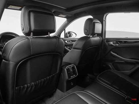 Used 2025 Porsche Macan Turbo image 45