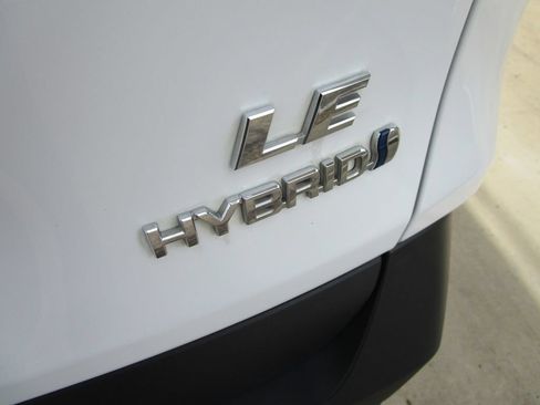 Used 2024 Toyota RAV4 LE AWD/4WD image 13