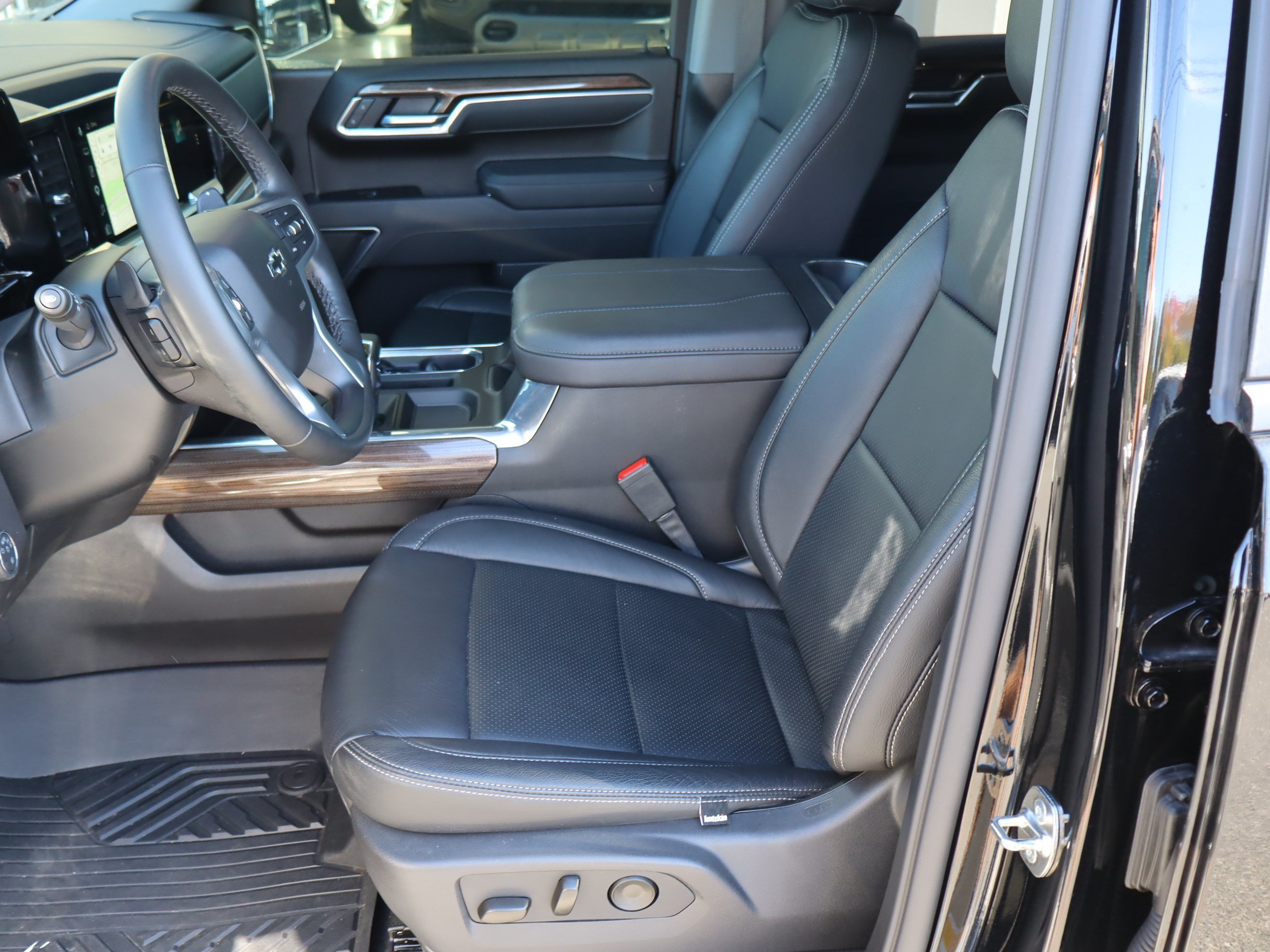 Used 2026 Chevrolet Silverado 1500 RST AWD/4WD image 19