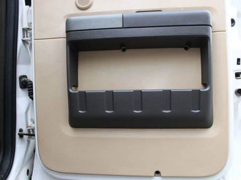 Used 2011 Ford F350 Lariat w/ Lariat Interior Pkg image 16