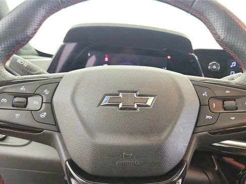 Used 2025 Chevrolet Trax RS w/ Sunroof Package FWD image 27