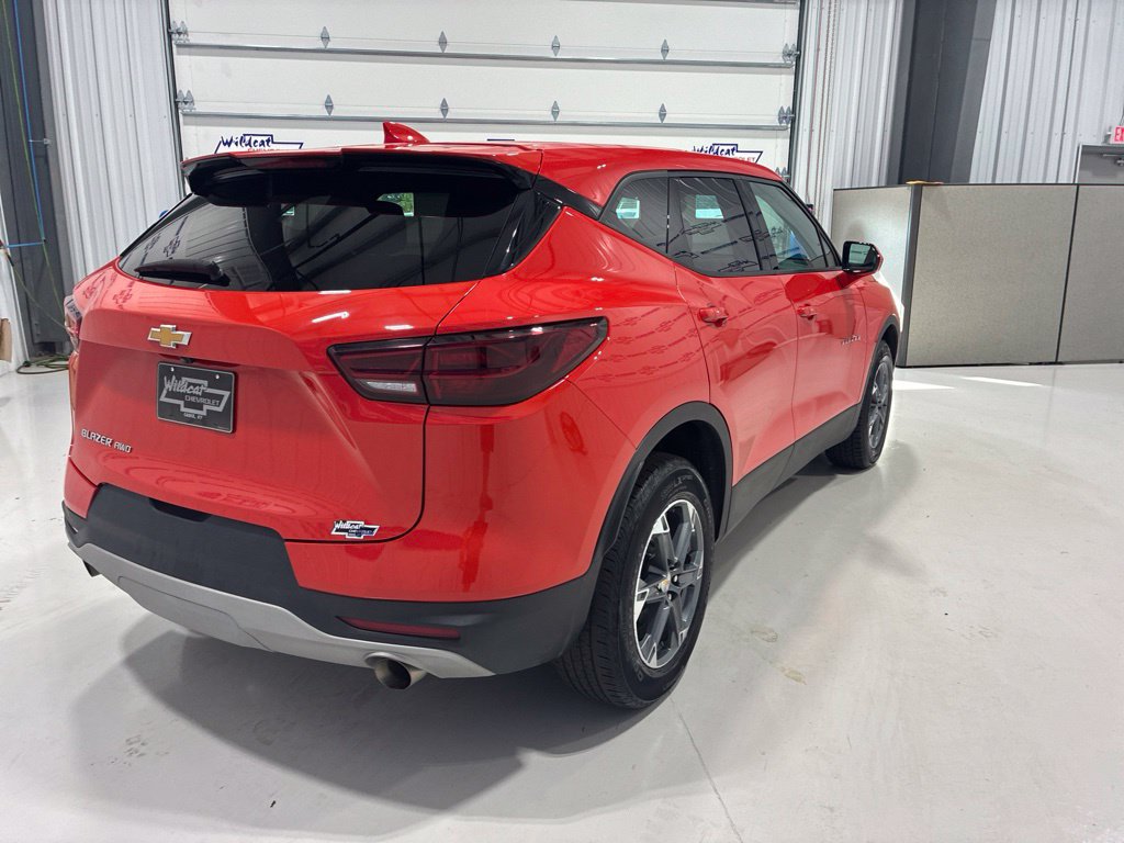 Used 2025 Chevrolet Blazer LT AWD/4WD image 6
