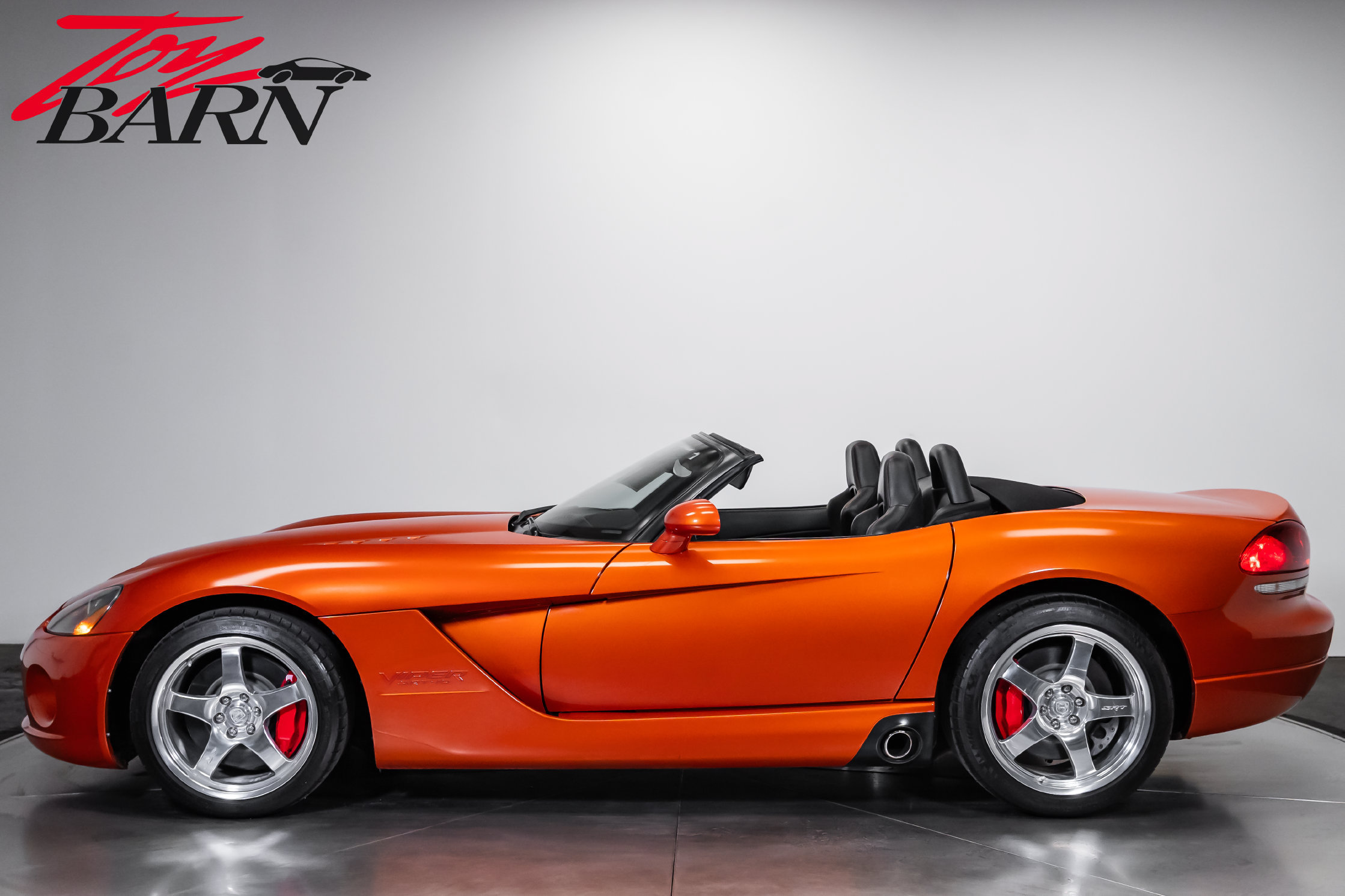 Used 2005 Dodge Viper SRT-10 w/ Copperhead Edition Group RWD image 2