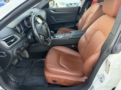 Used 2015 Maserati Ghibli image 11