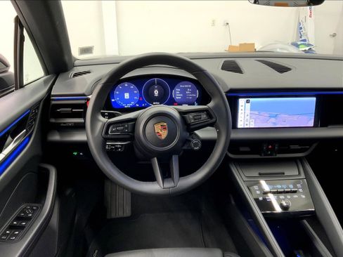 Used 2025 Porsche Macan Electric image 13