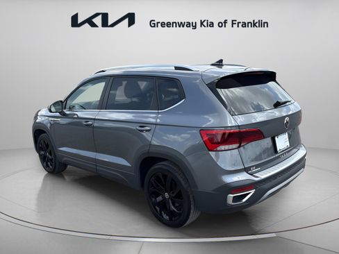 Used 2022 Volkswagen Taos SE FWD image 5