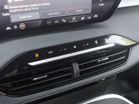 Used 2026 Buick Enclave Sport Touring w/ Power Package FWD image 17