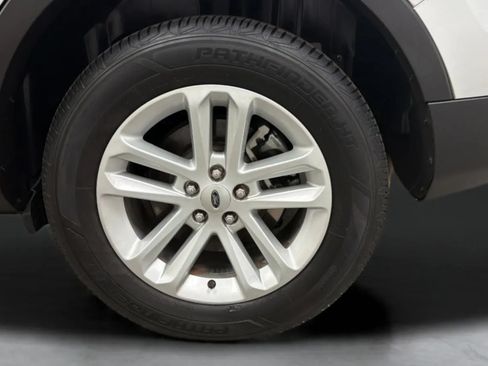 Used 2014 Ford Explorer XLT FWD image 27
