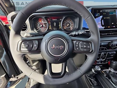 Used 2025 Jeep Wrangler Unlimited Rubicon AWD/4WD image 14
