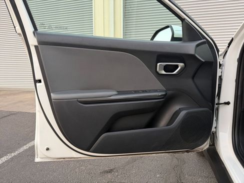 Used 2025 Kia K4 LXS image 18