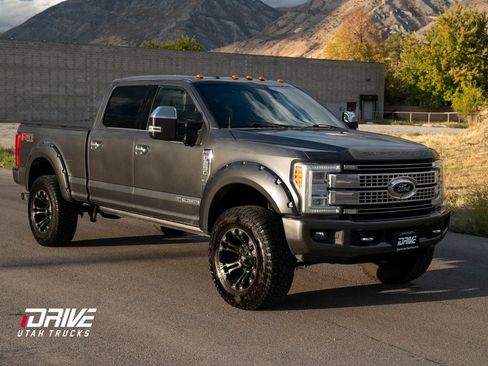 Used 2017 Ford F250 Platinum w/ Platinum Ultimate Package image 2