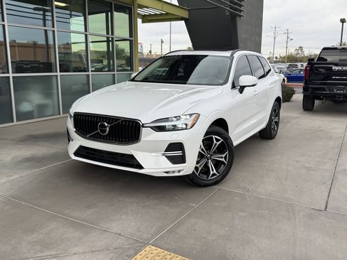 Used 2022 Volvo XC60 B5 Momentum w/ Climate Package image 2