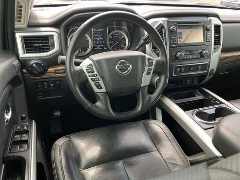 Used 2018 Nissan Titan SL w/ Chrome Package AWD/4WD image 14