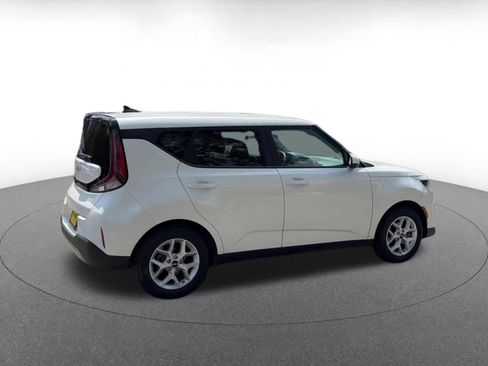 Used 2025 Kia Soul LX w/ LX Technology Package FWD image 15