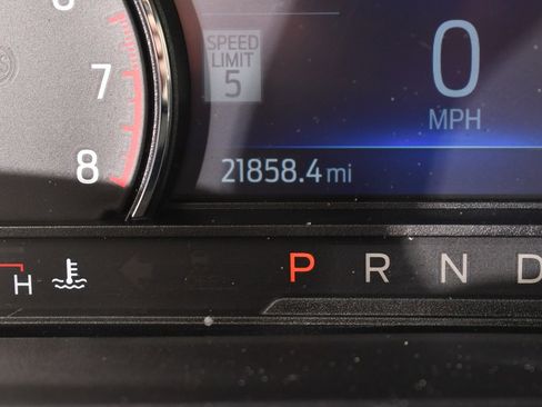 Used 2022 Ford Explorer XLT w/ Equipment Group 202A image 28