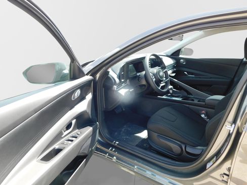 New 2025 Hyundai Elantra Blue image 10