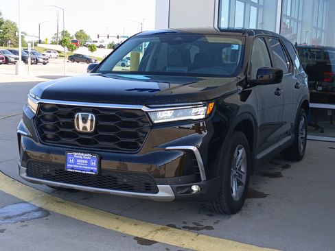 Used 2025 Honda Pilot EX-L image 3