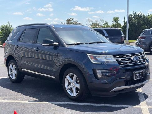 Used 2016 Ford Explorer XLT w/ Equipment Group 202A AWD/4WD image 3