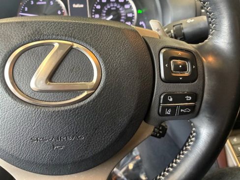 Used 2018 Lexus IS 300 image 17