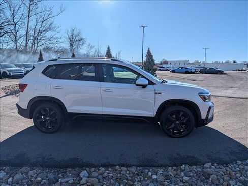 Certified 2023 Volkswagen Taos SE image 6