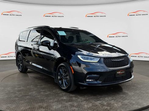 Used 2021 Chrysler Pacifica Touring w/ Cold Weather Group AWD/4WD image 5