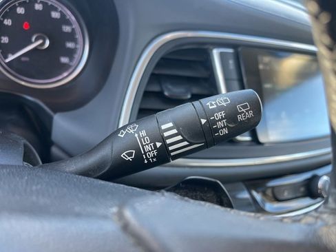 Used 2019 Buick Enclave Essence image 22