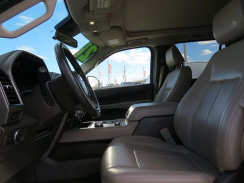 Used 2021 Ford Expedition Max XLT image 19