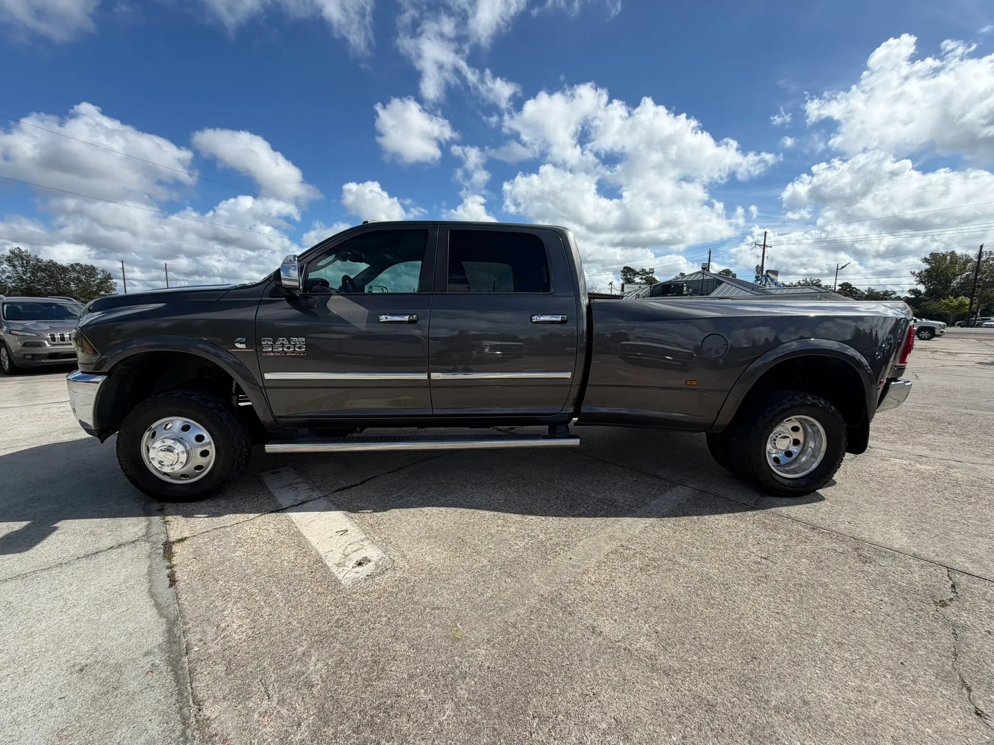Used 2018 RAM 3500 Laramie AWD/4WD image 2
