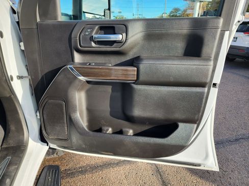 Used 2022 Chevrolet Silverado 2500 LT w/ Convenience Package image 9