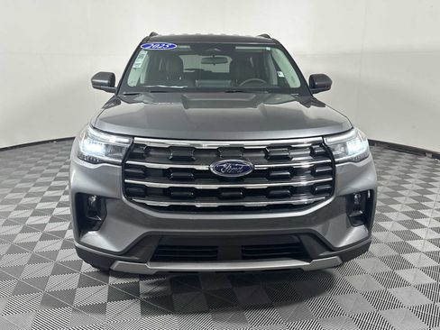 Used 2025 Ford Explorer Active w/ Active Comfort Package AWD/4WD image 2