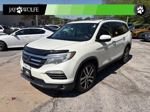 Used 2017 Honda Pilot Touring image 1