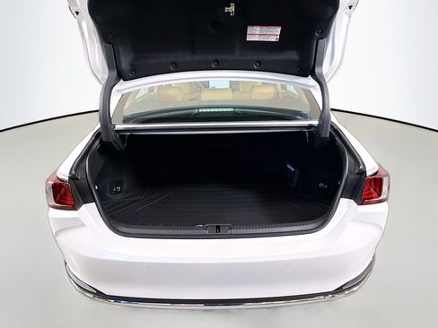 Used 2025 Lexus ES 300h w/ Premium Package FWD image 24