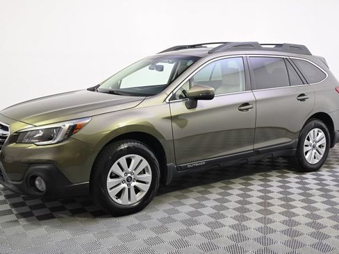 Used 2018 Subaru Outback 2.5i Premium AWD/4WD image 2