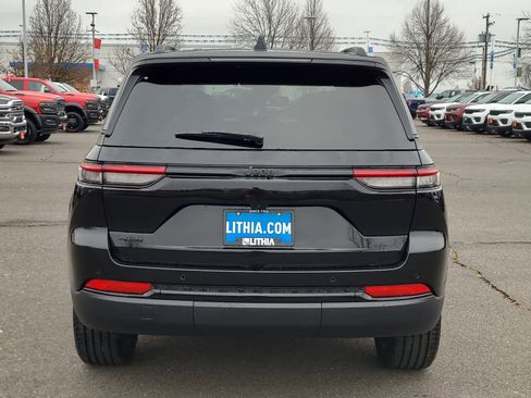 New 2025 Jeep Grand Cherokee Altitude image 13