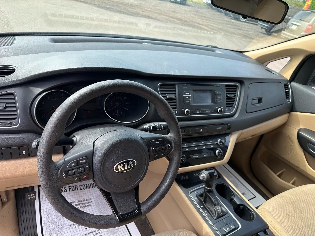 Used 2015 Kia Sedona LX FWD image 17