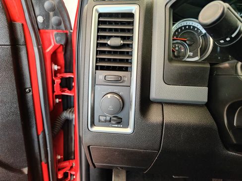 Used 2019 RAM 1500 Big Horn AWD/4WD image 18