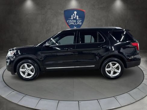 Used 2017 Ford Explorer XLT w/ Equipment Group 202A AWD/4WD image 2