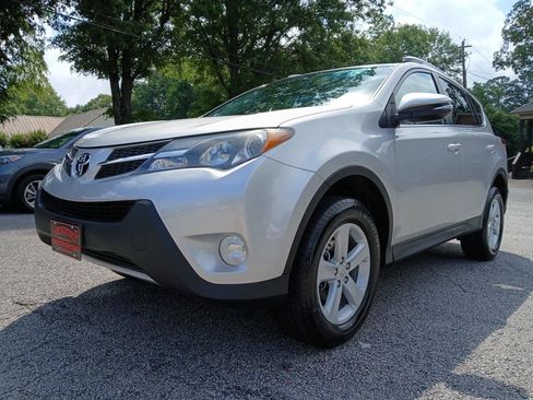 Used 2014 Toyota RAV4 XLE FWD image 2