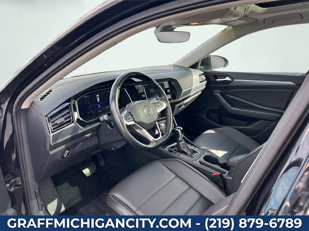 Used 2024 Volkswagen Jetta SE FWD image 9