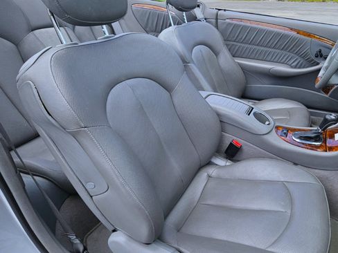 Used 2009 Mercedes-Benz CLK 350 Cabriolet w/ Appearance Pkg image 16