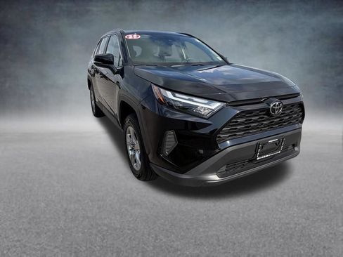 Used 2025 Toyota RAV4 XLE AWD/4WD image 8