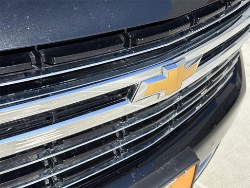 Used 2024 Chevrolet Suburban LT image 28