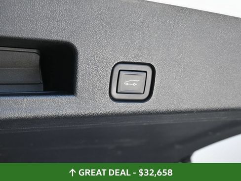 Used 2024 Chevrolet Traverse LT FWD image 22
